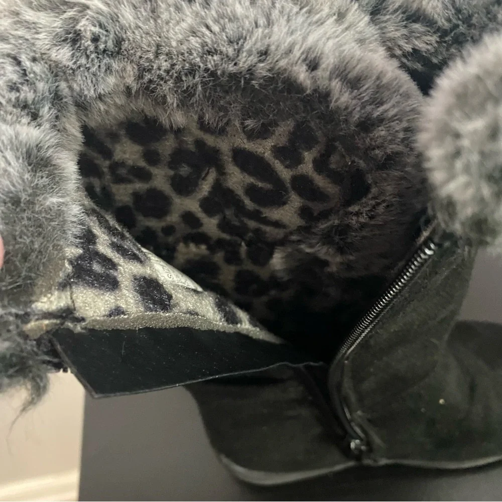 Black Fur-Lined Winter Boots - Picture 6 of 9